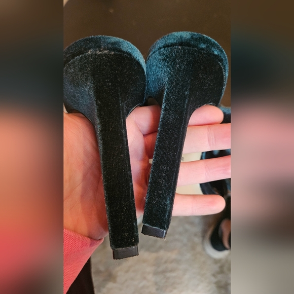 ZARA Dark emerald green velvet tie up pump heels. Size 7 - Picture 16 of 16